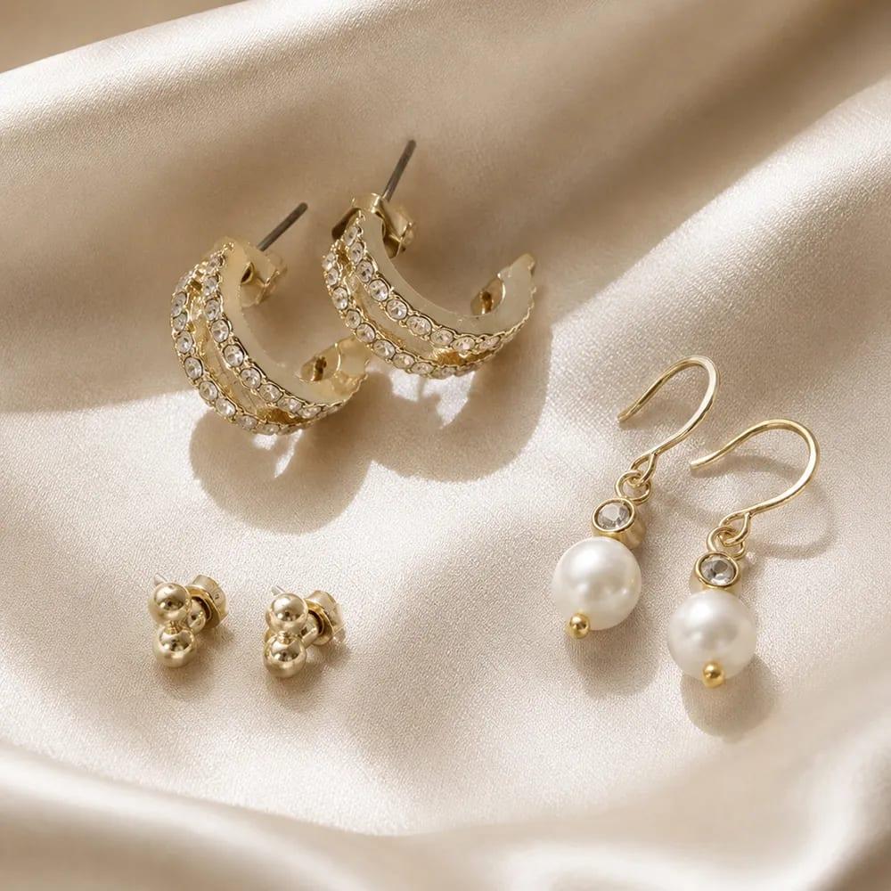 Set de 3 pares de aretes dorados con cristales y efecto perla