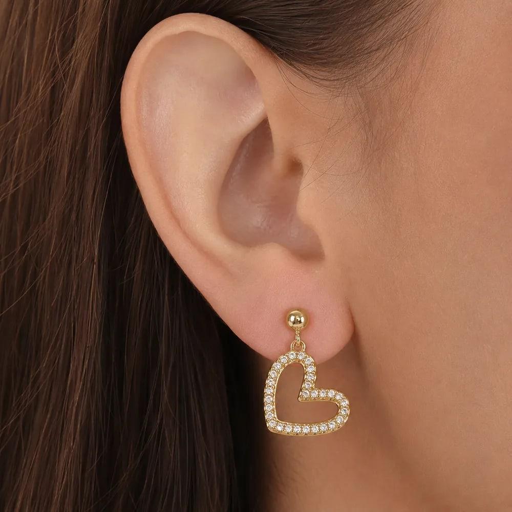 Aretes de plata con baño de oro corazón y zirconias